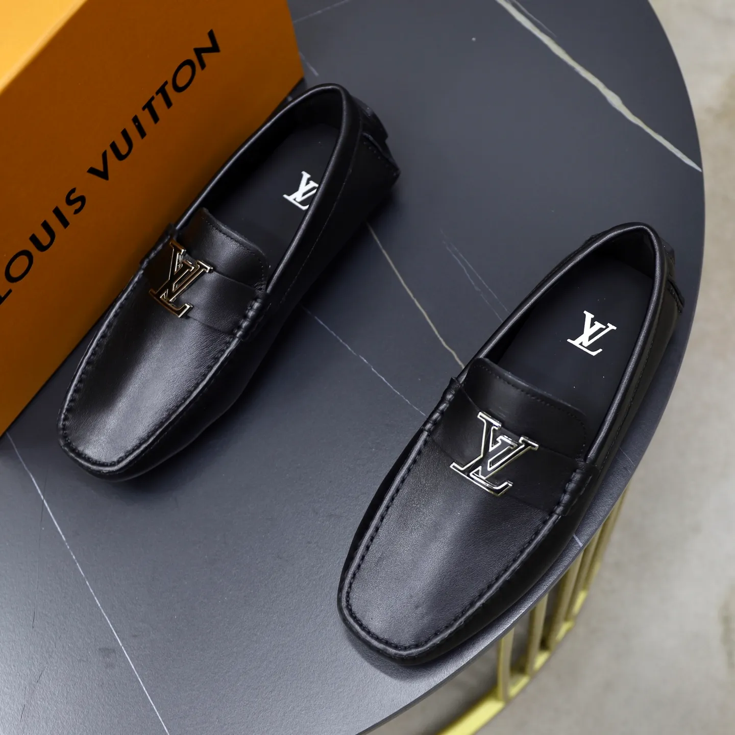 Ex-factory price: 480💰【LV】Louis Vuitton ⚠️High-end men’s driving and pedal series ⚠️38-44 (customized for 45) ⚠️All original cowhide leather! Thick and soft! Made entirely of calfskin lining! Rubber sheet anti-slip beanie sole! Three-dimensional package technology! Fashionable and classic! Handicrafts! Original high quality! Feel free to compare!